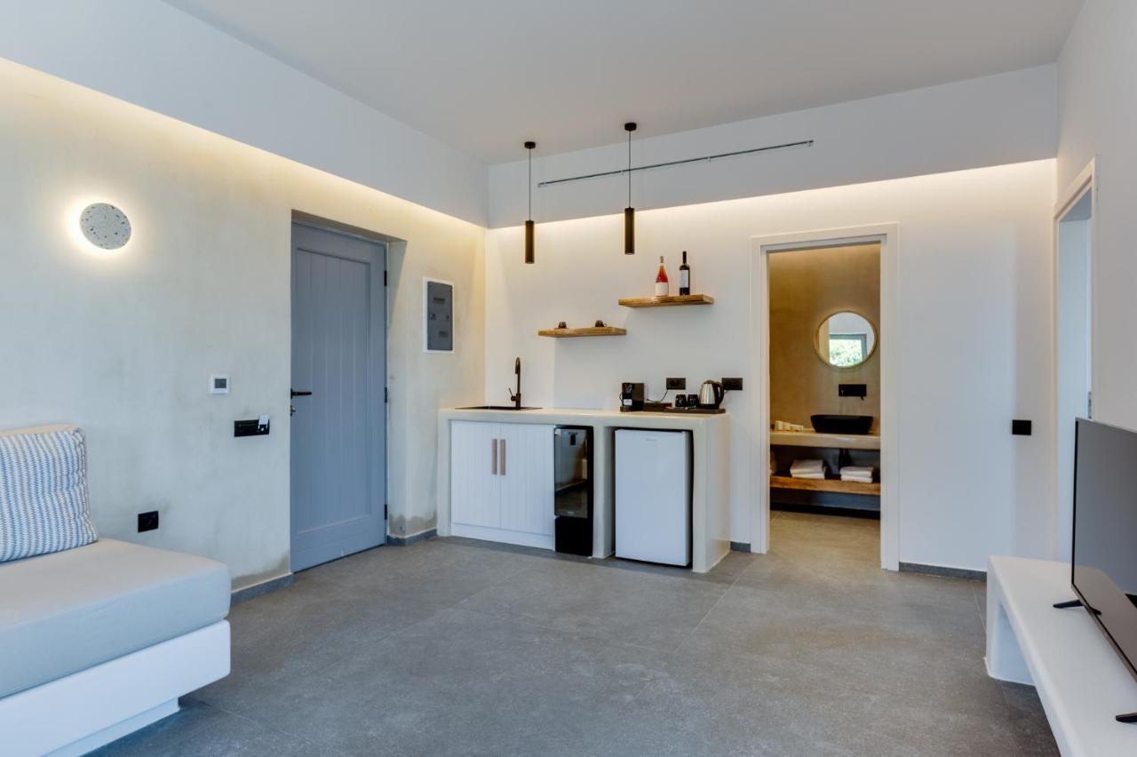 Elements Cozy Suites Pyrgos Exterior photo